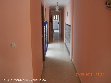 HOSTAL DE 35 HABITACIONES - SEVILLA