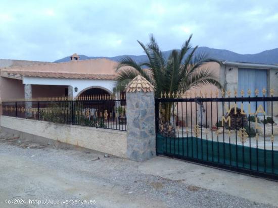 Casa con parcela de 2600m2 en Ricote - MURCIA