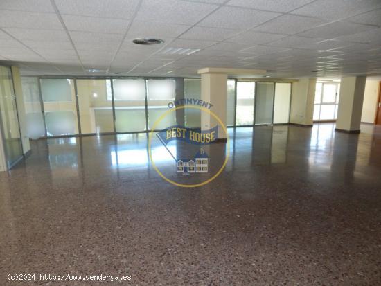 GRAN LOCAL COMERCIAL EN ZONA TRANSITADA EN ONTINYENT - VALENCIA