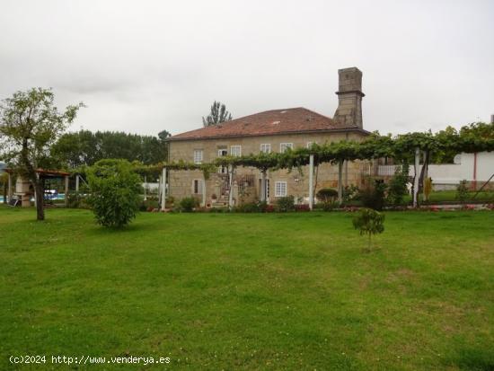 SE VENDE CASA SEÑORIAL PAREADA DE PIEDRA REFORMADA Y EN PERFECTO ESTADO EN PADRON - A CORUÑA