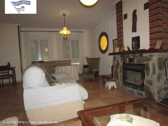 CHALET CON 2000 M2 DE PARCELA - ALBACETE