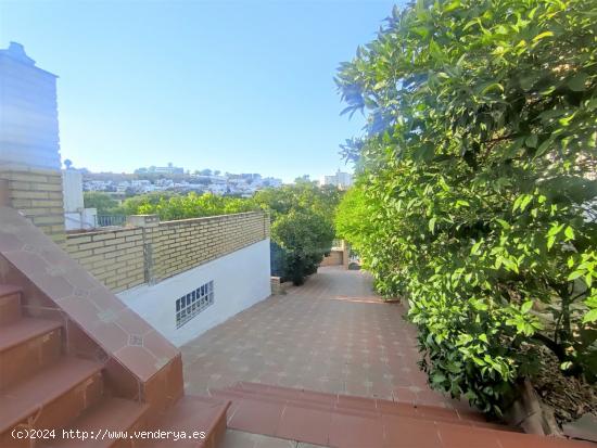 CHALET EN OROMANA CON ATICO INDEPENDIENTE EN PRIMERA PLANTA - SEVILLA