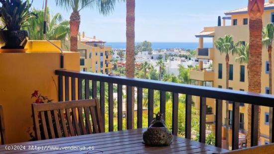 Amplio y bien mantenido apartamento de 2 dormitorios con vistas parciales al mar - MALAGA