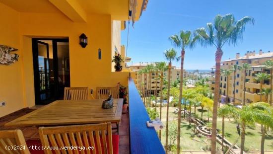 Amplio y bien mantenido apartamento de 2 dormitorios con vistas parciales al mar - MALAGA