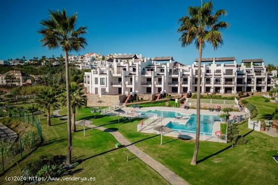 Descubre la experiencia de vivir frente al mar en ... - MALAGA