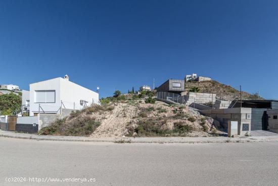 SOLAR URBANO EN ALTOS DE LA ZUBIA CON MAGNÍFICAS VISTAS - GRANADA