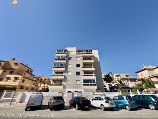 APARTAMENTO REFORMADO CON AMPLIA TERRAZA Y PISCINA CERCA DEL MAR - ALICANTE