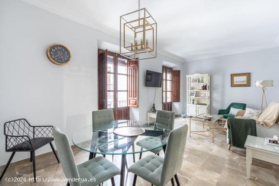 ¡ATICO TRIPLEX CON ENCANTO EN EL CORAZÓN DE GRANADA Y VISTAS PRIVILEGIADAS A LA ALHAMBRA! - GRANAD