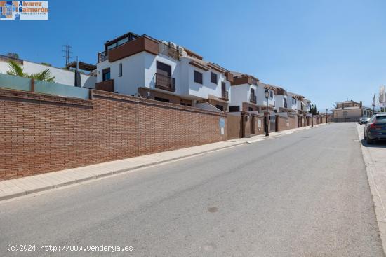 ¡Chalet Pareado en esquina de ensueño en Cármenes de Santo Domingo! - GRANADA