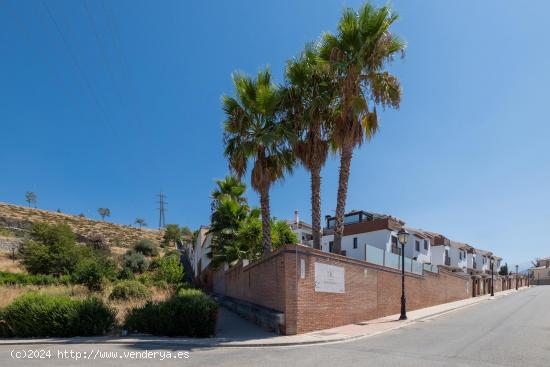 ¡Chalet Pareado en esquina de ensueño en Cármenes de Santo Domingo! - GRANADA