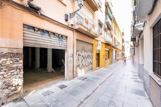 LOCAL COMERCIAL EN CALLE CRUZ JUNTO PUENTEZUELAS - GRANADA