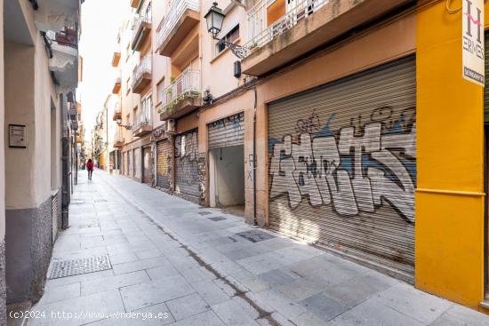 LOCAL COMERCIAL EN CALLE CRUZ JUNTO PUENTEZUELAS - GRANADA