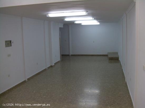 LOCAL COMERCIAL EN EL CENTRO DE ANTEQUERA SALE A LA VENTA - MALAGA