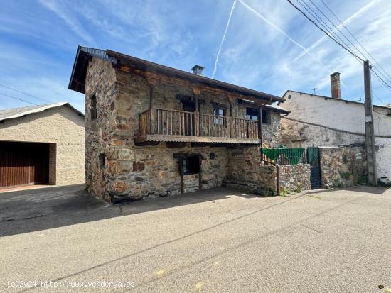 PRECIOSA CASA DE PIEDRA SEMINUEVA EN SESAMO (VEGA DE ESPINAREDA) - LEON