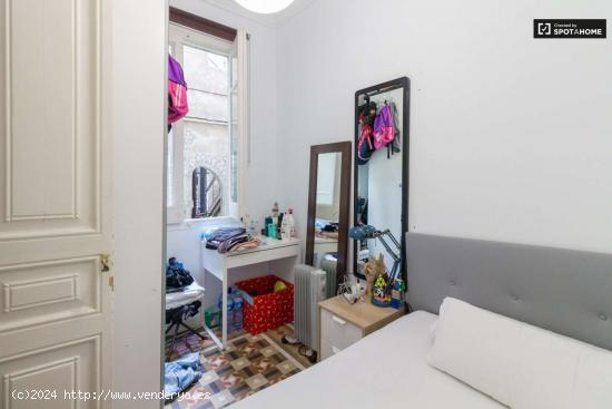  Se alquila habitación en apartamento de 9 dormitorios en el Eixample, Barcelona - BARCELONA 
