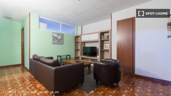 Habitaciones en alquiler en apartamento de 5 dormitorios en Alcalá De Henares. - MADRID