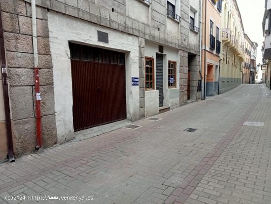 BAJO EN CASCO ANTIGUO PONFERRADA - LEON