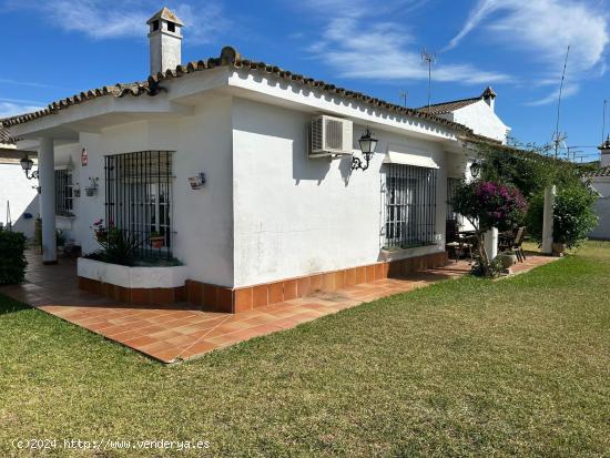  Chalet URBANO en planta baja de 4 dormitorios en Crta. de La Barrosa - CADIZ 