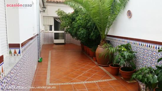 VENTA DE CASA DE DOS PLANTAS - CORDOBA