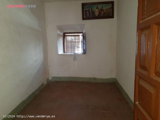 CASA PEQUEÑA CON TEJADO EN BUEN ESTADO - CORDOBA