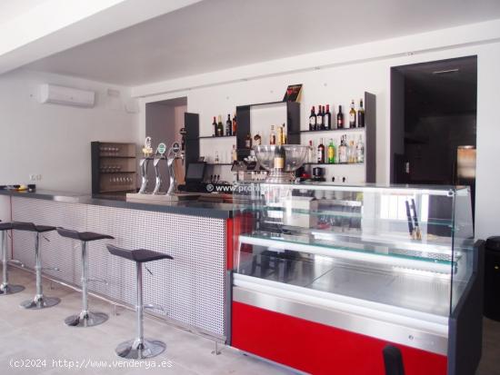 VENTA DE RESTAURANTE-BAR Y APARTAMENTO - ALICANTE