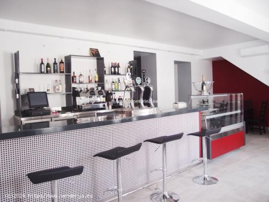 VENTA DE RESTAURANTE-BAR Y APARTAMENTO - ALICANTE