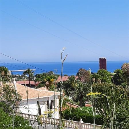 Parcela situada en muy buena zona con bonitas vistas al mar - ALICANTE