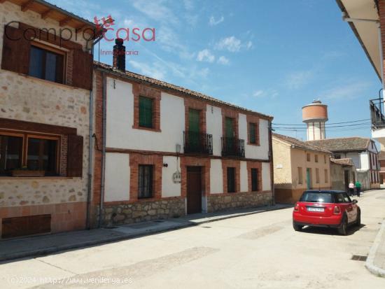 VENTA-CASA CON PATIO-VEGANZONES - SEGOVIA