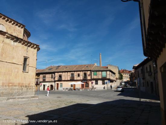 EDIFICIO.-.SAN LORENZO.-.EN VENTA - SEGOVIA