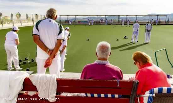 Villa independiente de 2 plantas en Vistabella Golf - ALICANTE