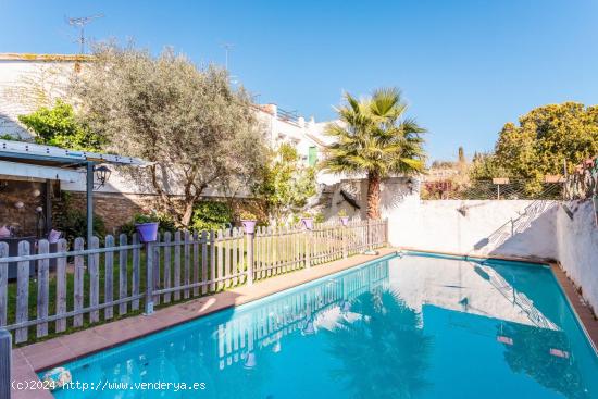 Casa en venta con piscina en el centro de Argentona - BARCELONA