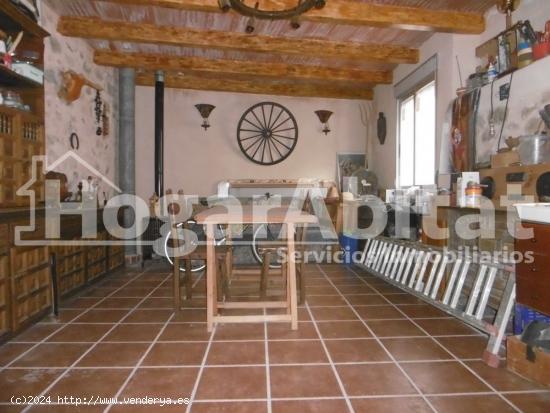 CASA REFORMADA de 2 alturas con TERRAZA y PATIO - VALENCIA