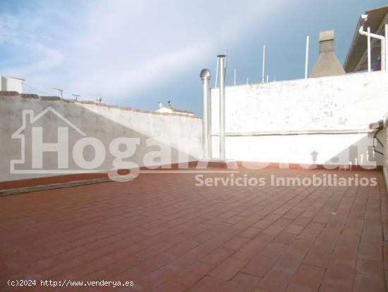 CASA REFORMADA de 2 alturas con TERRAZA y PATIO - VALENCIA