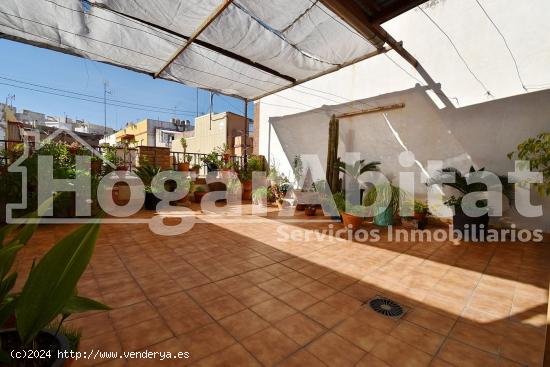 CASA SEMINUEVA, AMPLIA Y CON TERRAZA - CASTELLON