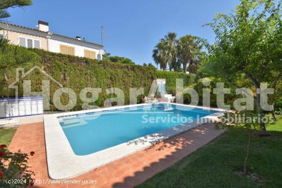 VILLA de 2 alturas con JARDÍN y PISCINA - CASTELLON