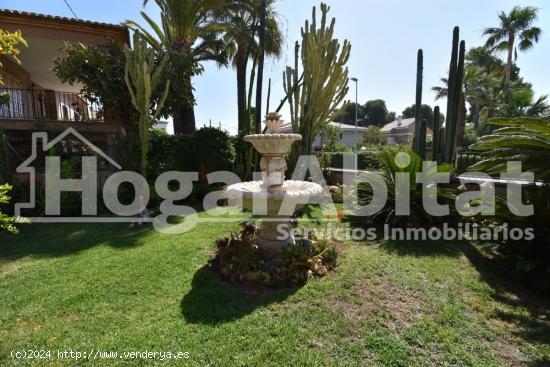 VILLA de 2 alturas con JARDÍN y PISCINA - CASTELLON