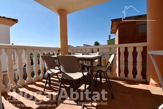 CHALET PAREADO CON TERRAZA Y GARAJE JUNTO A LA PLAYA - CASTELLON