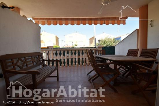 CHALET PAREADO CON TERRAZA Y GARAJE JUNTO A LA PLAYA - CASTELLON