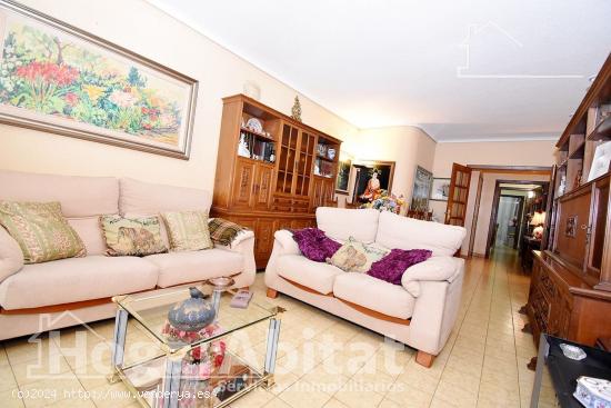 AMPLIA CASA CON TERRAZA Y BALCÓN JUNTO A LA PLAZA Mª AGUSTINA - CASTELLON