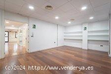 Local comercial con casi 300m en zona Mondragones - GRANADA