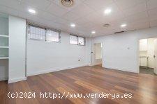 Local comercial con casi 300m en zona Mondragones - GRANADA