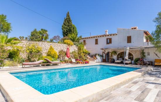 Magnifica finca de 200 años en Teulada - ALICANTE