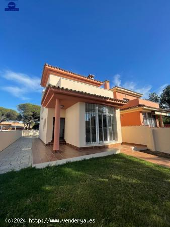 CHALET EN LA SEGUNDA PISTA DE LA PLAYA DE LA BARROSA - CADIZ