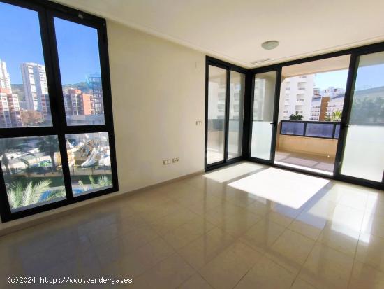 Piso de 2 dormitorios con balcón espectacular https://www.inmobiliarialesdunesbenidorm.com/ - ALICA