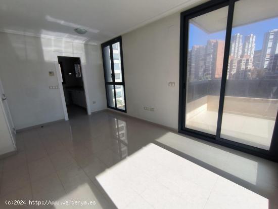 Piso de 2 dormitorios con balcón espectacular https://www.inmobiliarialesdunesbenidorm.com/ - ALICA