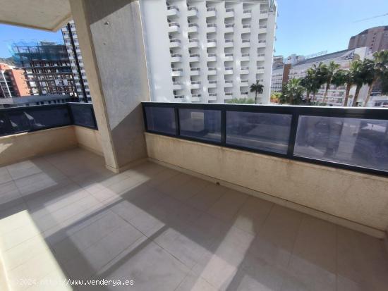 Piso de 2 dormitorios con balcón espectacular https://www.inmobiliarialesdunesbenidorm.com/ - ALICA