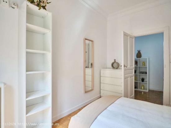  Habitaciones en apartamento de 4 habitaciones en Madrid - MADRID 