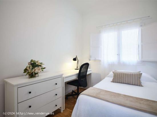  Habitaciones en apartamento de 4 habitaciones en Madrid - MADRID 