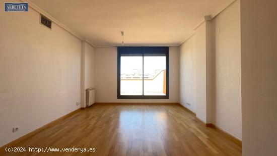 INMOBILIARIA ARBETETA VENDE MAGNÍFICO ÁTICO EN BULEVAR CLARA CAMPOAMOR, GUADALAJARA - GUADALAJARA