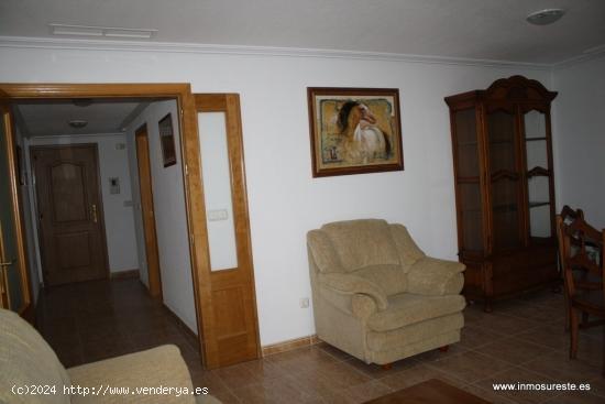 Piso + Cochera, todo exterior, Seminuevo Orihuela, zona Puente del Rey, 99 m2. Este + Norte. - ALICA